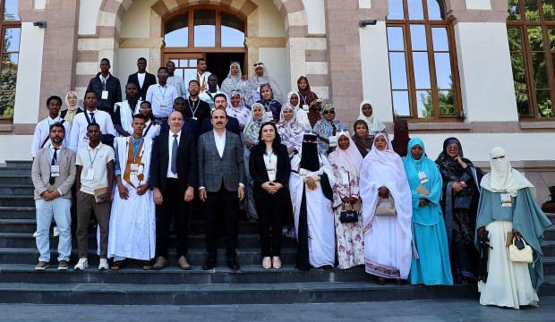 رئيس بلدية قونية يستقبل وفدًا من قسم اللغة التركية بجامعة نواكشوط