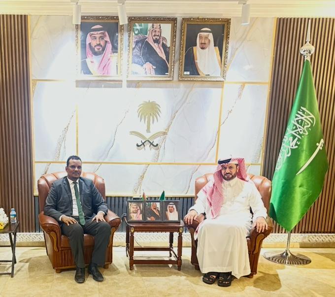 نقيب الصحفيين يبحث مع السفير السعودي تعزيز التعاون الإعلامي