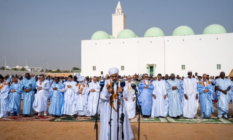 الرئيس غزواني يؤدي صلاة عيد الأضحى بالجامع العتيق والإمام يدعو للوحدة والاعتدال