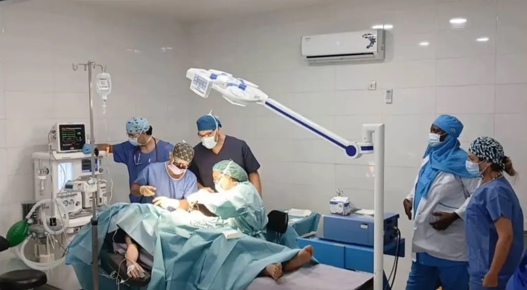 بعثة طبية مجانية إسبانية متخصصة في جراحة التجميل والجراحة الترميمية.