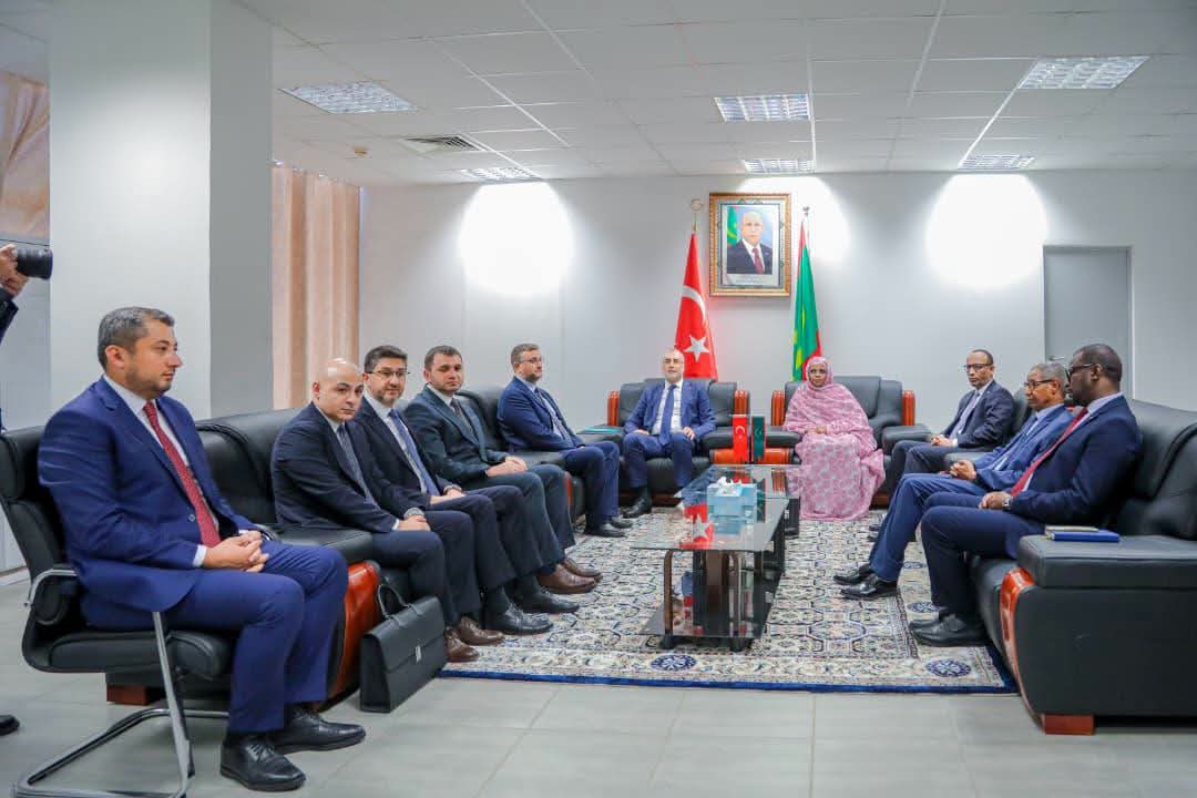 وزيرة الوظيفة العمومية تبحث مع وفد تركي تعزيز التعاون في مجالات العمل والضمان الاجتماعي