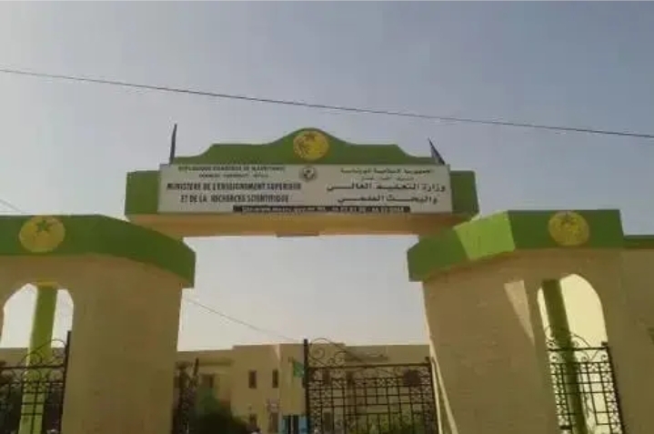 وزارة التعليم العالي تحدد غداً آخر أجل لاستكمال ملفات التوجيه إلى الخارج