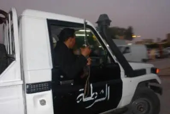 توقيف سيدة في توجنين بعد جمع وثائق وصور مواطنين مقابل وعود بالمساعدات والحج